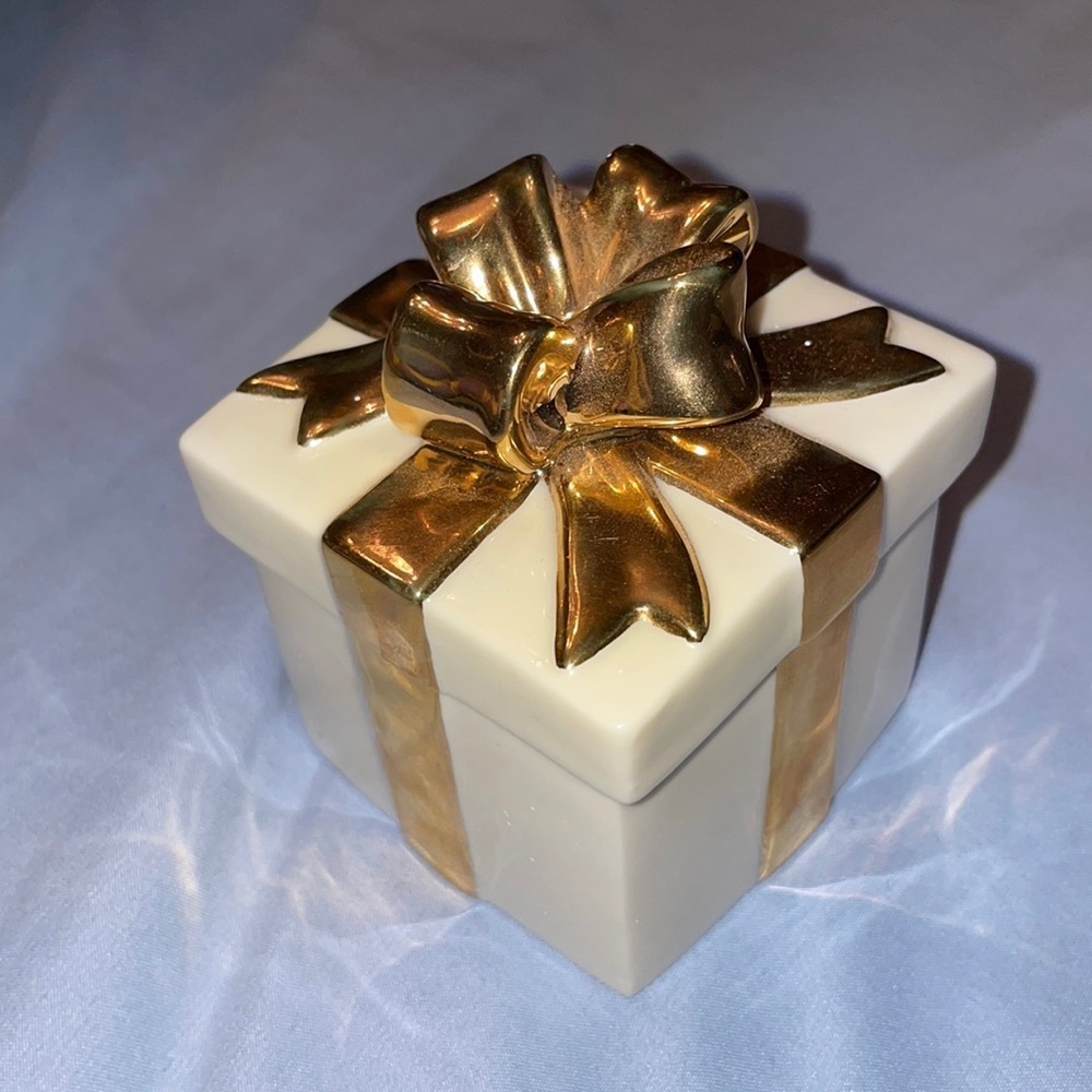 Lenox gold Keepsake trinket Box 24 Karat Gold Bow fine ivory China 1999
